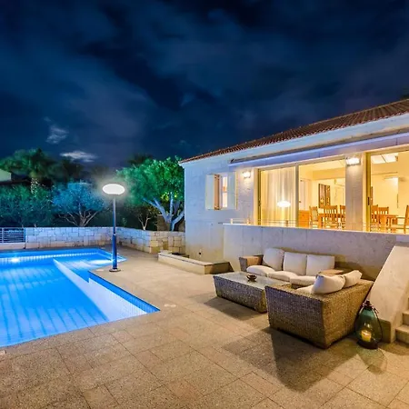 Anna Maria - 3 Bedroom, Private Pool فيلة *